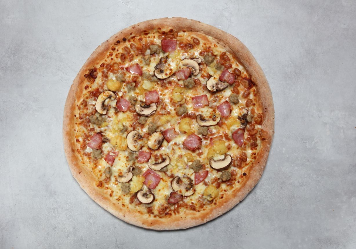 pizza with ham and mushroom topping