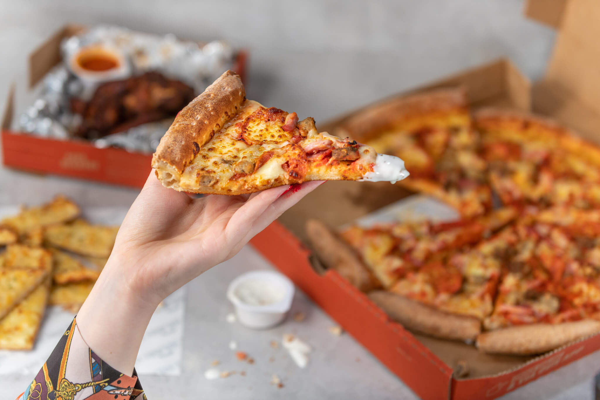 original crust pizza slice with dip